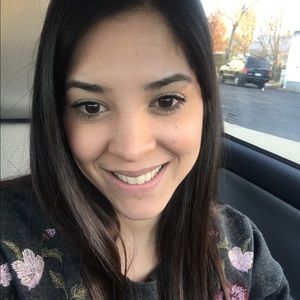 Meet your Posher, Sayra